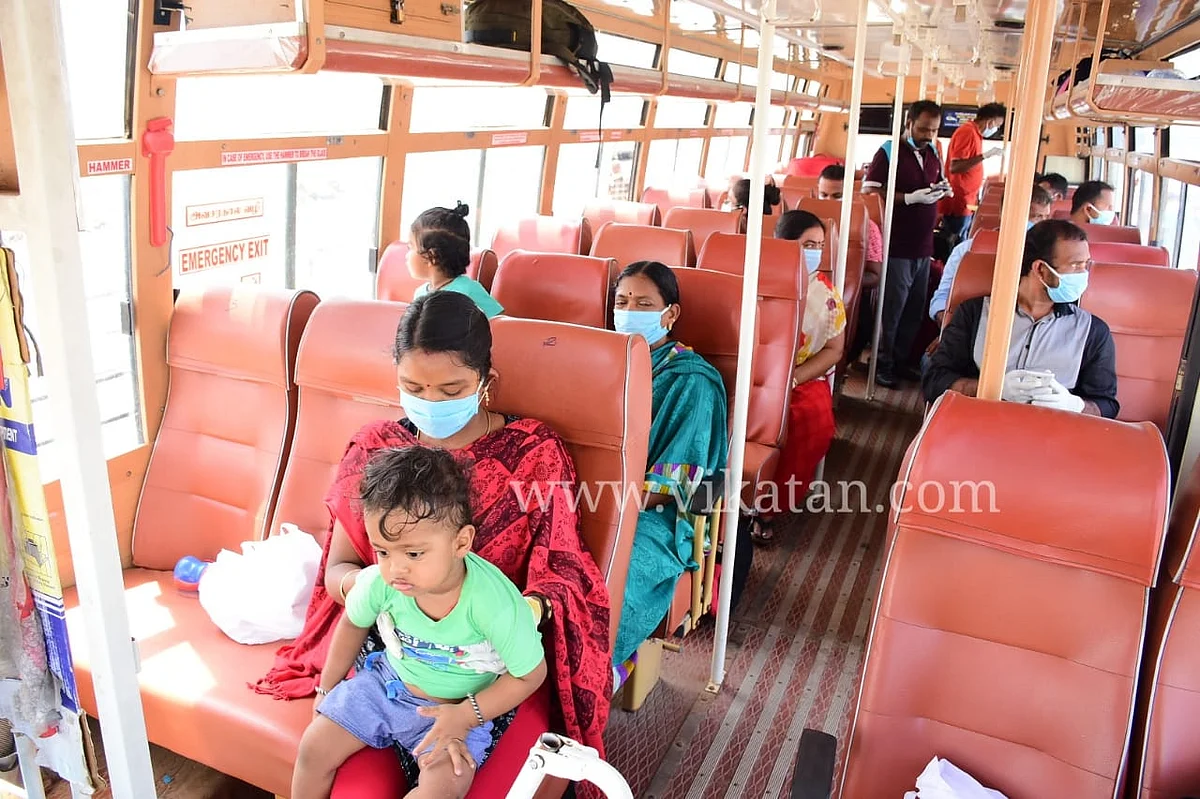 பேருந்தில் சொந்த ஊருக்குப் புறப்ப்பட்ட