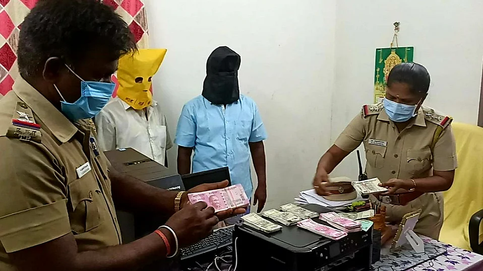 பறிமுதல் செய்யப்பட்ட கள்ள நோட்டுகள்