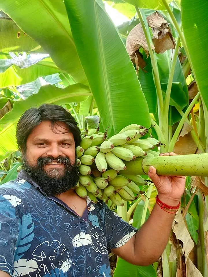விவசாயப் பணியில் பூங்குன்றன்