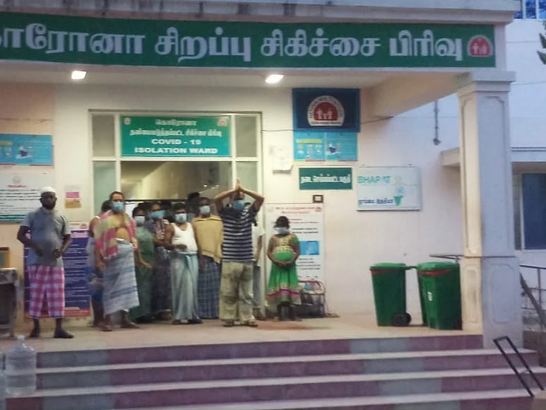 `சுடு தண்ணீர்... மாஸ்க் தாங்க!' -போராட்டத்தில் இறங்கிய ராமநாதபுரம் கொரோனா நோயாளிகள்