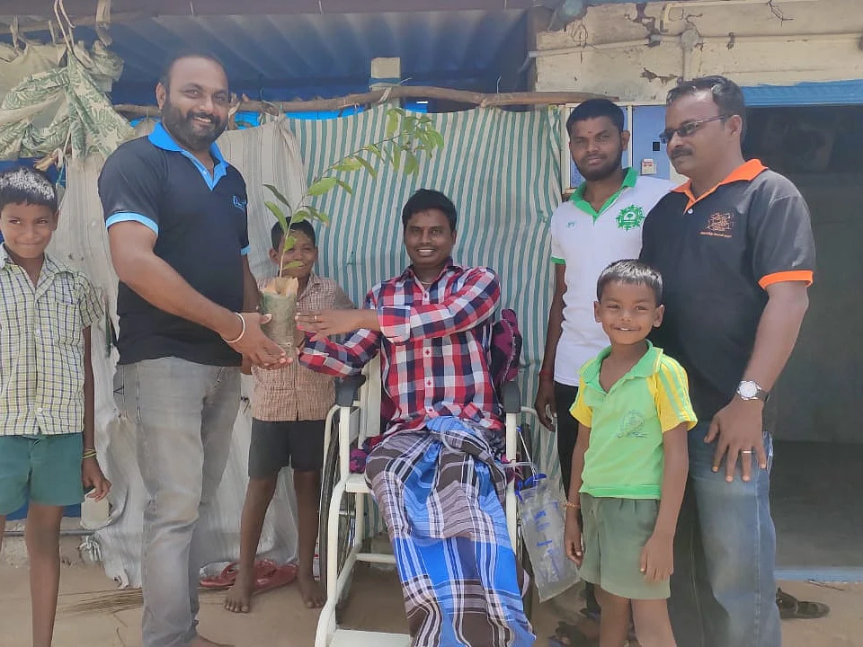 `இந்தத் தெம்பு, இந்த நிறைவு போதும் சார்!' -முதல்முறையாக பிறந்தநாள் கொண்டாடிய கரூர் லோகநாதன்