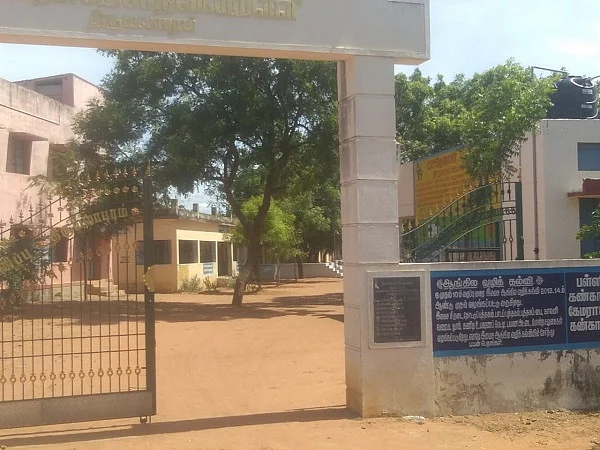 `3 கோடி மதிப்புள்ள 2.5 ஏக்கர் அரசுப் பள்ளி நிலம்!' -மீட்டெடுத்த மாணவர்கள்; ஆச்சர்யம் அளித்த வைகோ