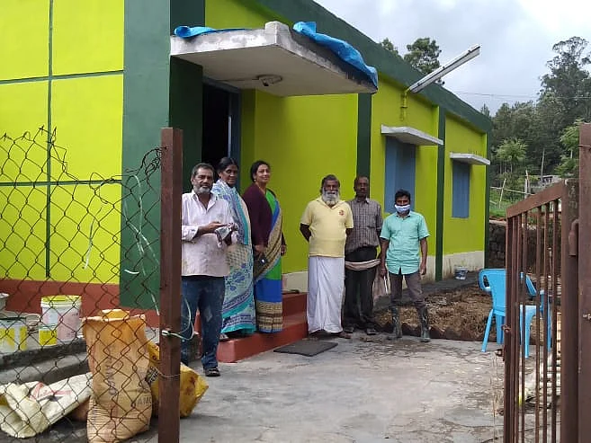 ஒழுகும் கூரை; 30,000 புத்தகங்கள்! -சொந்தப் பணத்தில் நூலகத்தைச் சீரமைத்த குன்னூர் மக்கள்
