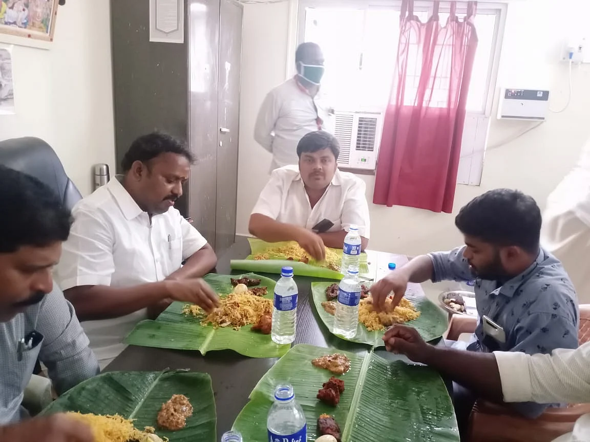 பிரியாணியுடன் கொண்டாட்டம்
