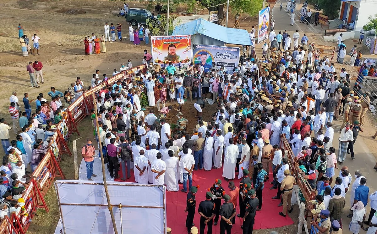 பழனியின் உடல் அடக்கம்