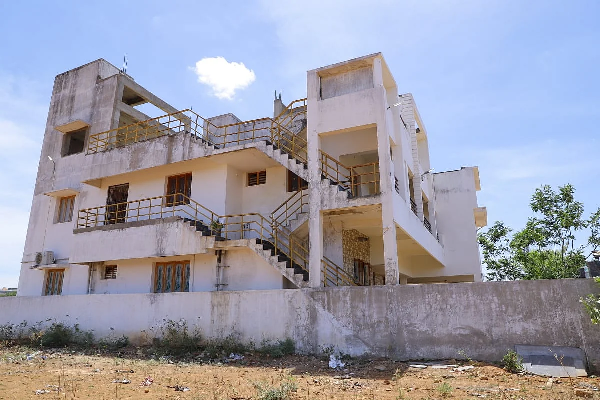 சீல் வைக்கபட்ட வீடு