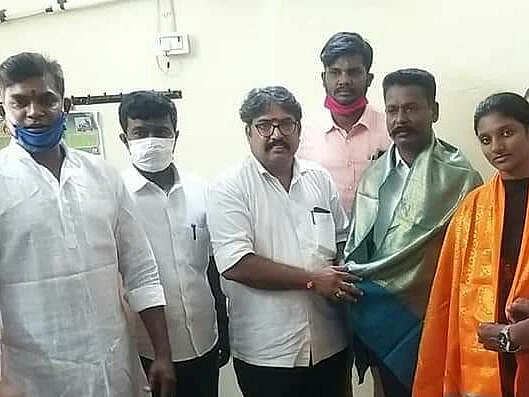 `பா.ஜ.க-வில் இணையவில்லை; நான் அனைத்துக் கட்சிகளுக்கும் பொதுவானவன்!’ - `சலூன்கடை’ மோகன் விளக்கம்
