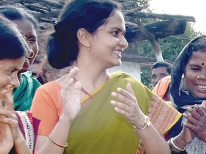பெண்கள் உலகம்: 14 நாள்கள்