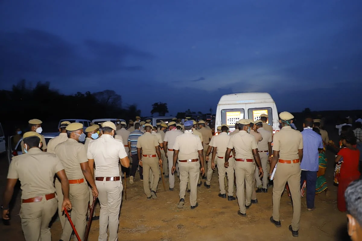 போலீஸ்