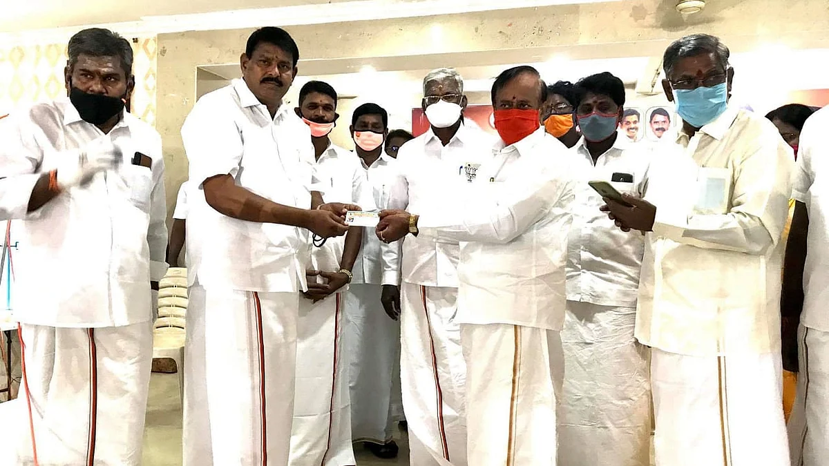 பா.ஜ.க-வில் சேர்ந்த காங்கிரஸ் தலைவர்.