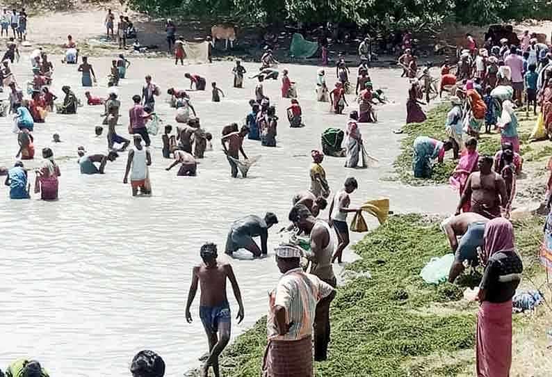 அரியலூரில் நடந்த மீன்பிடித் திருவிழா