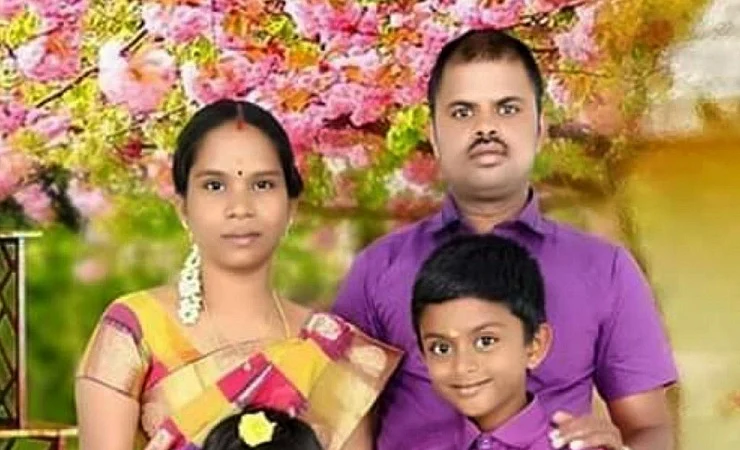 மனைவி, மகனுடன் பழனி