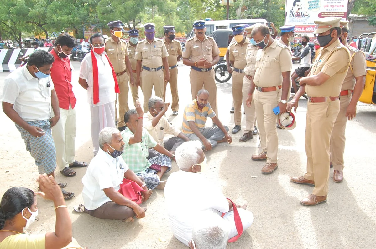 கோவில்பட்டியில் சி.பி.எ கட்சியினர் தர்ணா