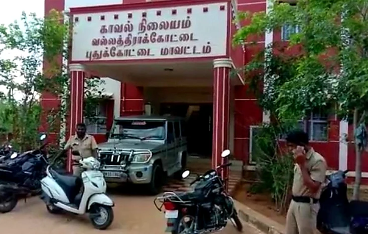 `குடும்பப் பிரச்னை; மது போதையில் ரகளை!’- தட்டிக்கேட்ட எஸ்.ஐயைத் தாக்கிய புதுக்கோட்டை காவலர்