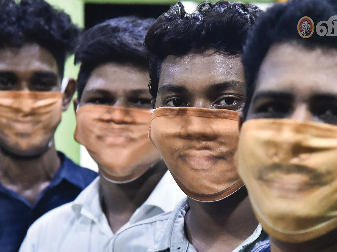 ஆடித்தள்ளுபடியில் மாஸ்க் கிடைக்குமோ?