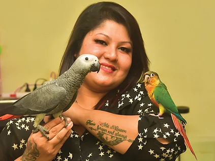எங்கள் வீட்டில் கிளியும் பூனையும் நண்பர்கள்! - ஶ்ரீதேவி