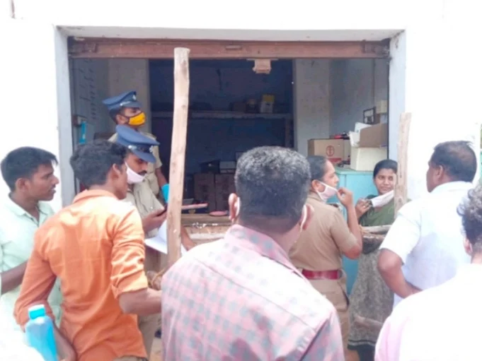 `உயர்ரக மதுபாட்டில்களை மட்டும் காணவில்லை!’ - விற்பனையாளருக்கு அதிர்ச்சி கொடுத்த டாஸ்மாக் கொள்ளை