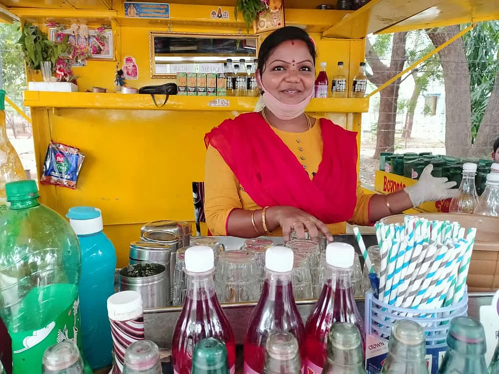கடல்பாசி சோடா டு மொஜிட்டோ! -மதுரையைக் கலக்கும் முதுநிலைப் பட்டதாரிப் பெண்