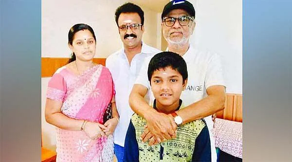 சந்திர சேகருடன் ராஜா குடும்பத்தினர்.