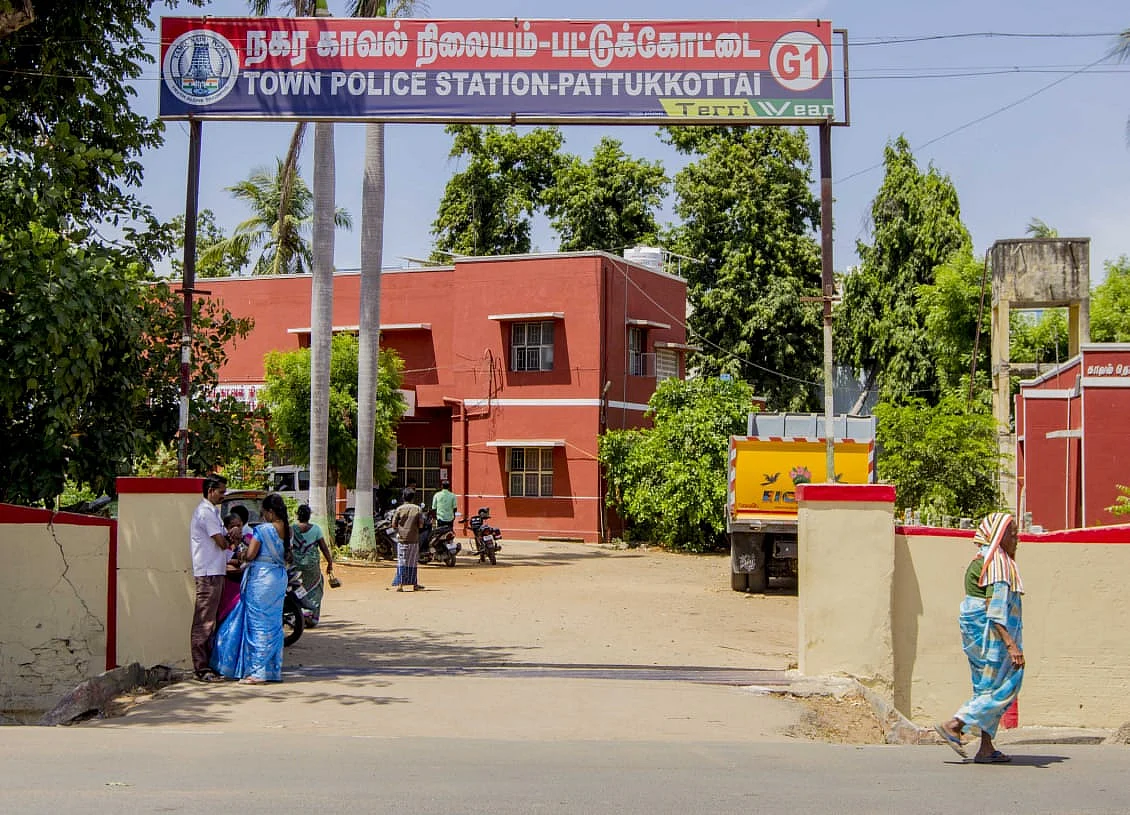 போலீஸ் ஸ்டேஷன்