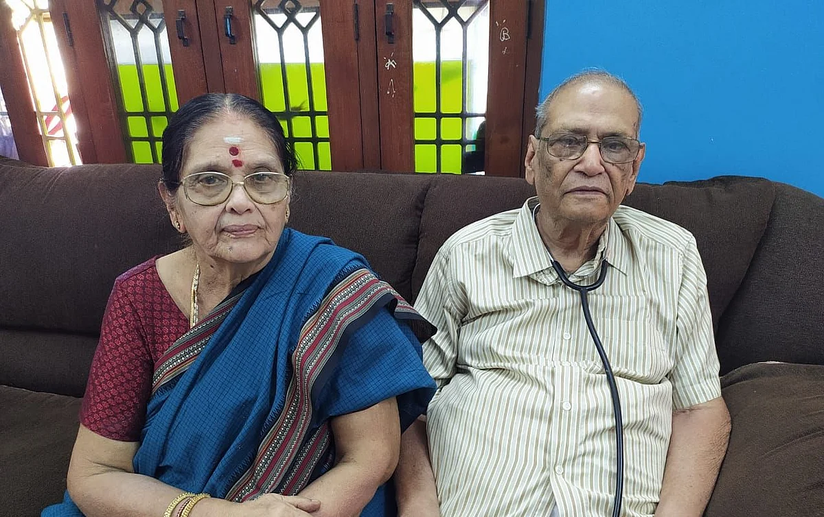 மனைவியுடன் டாக்டர் ரத்தினம்