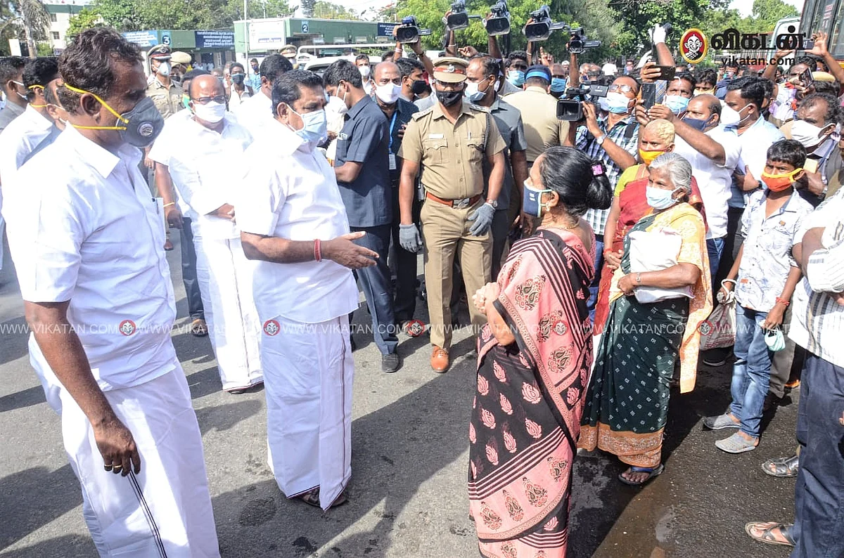 காற்றில் பறந்த தனிமனித இடைவெளி