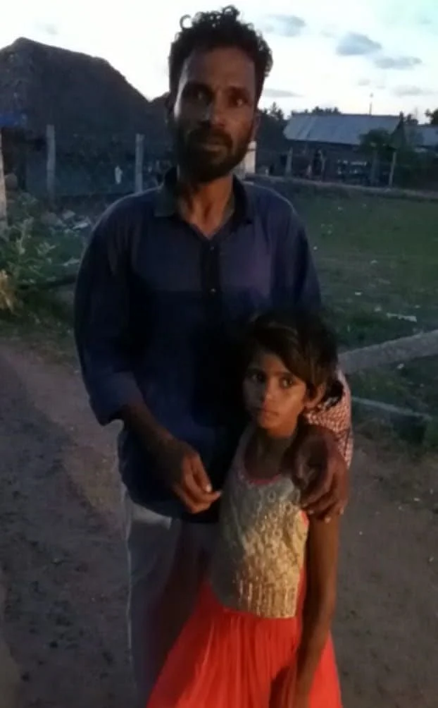 தந்தையுடன் மகள்