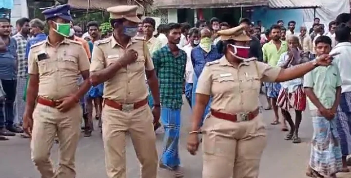 சம்பவ இடத்தில் போலீஸார்