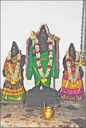ஸ்ரீசுப்பிரமணியர் வள்ளி தெய்வானையுடன்