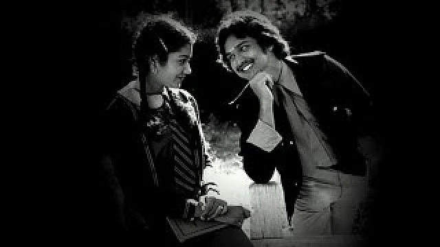 பன்னீர் புஷ்பங்கள்