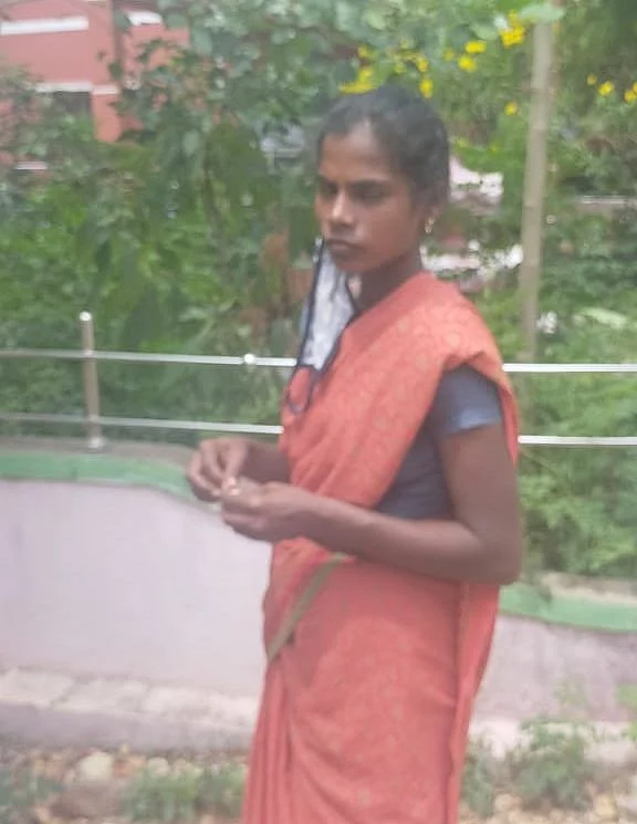 புகார் கொடுக்க சென்ற பெண்
