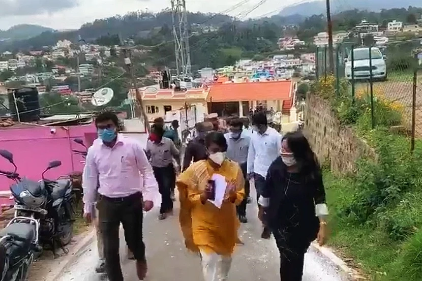 கண்காணிப்பு அலுவலர்