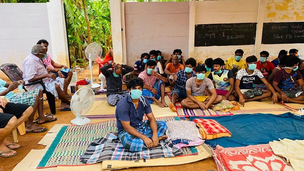 போராடும் சிறப்பு அகதிகள் முகாம்வாசிகள்