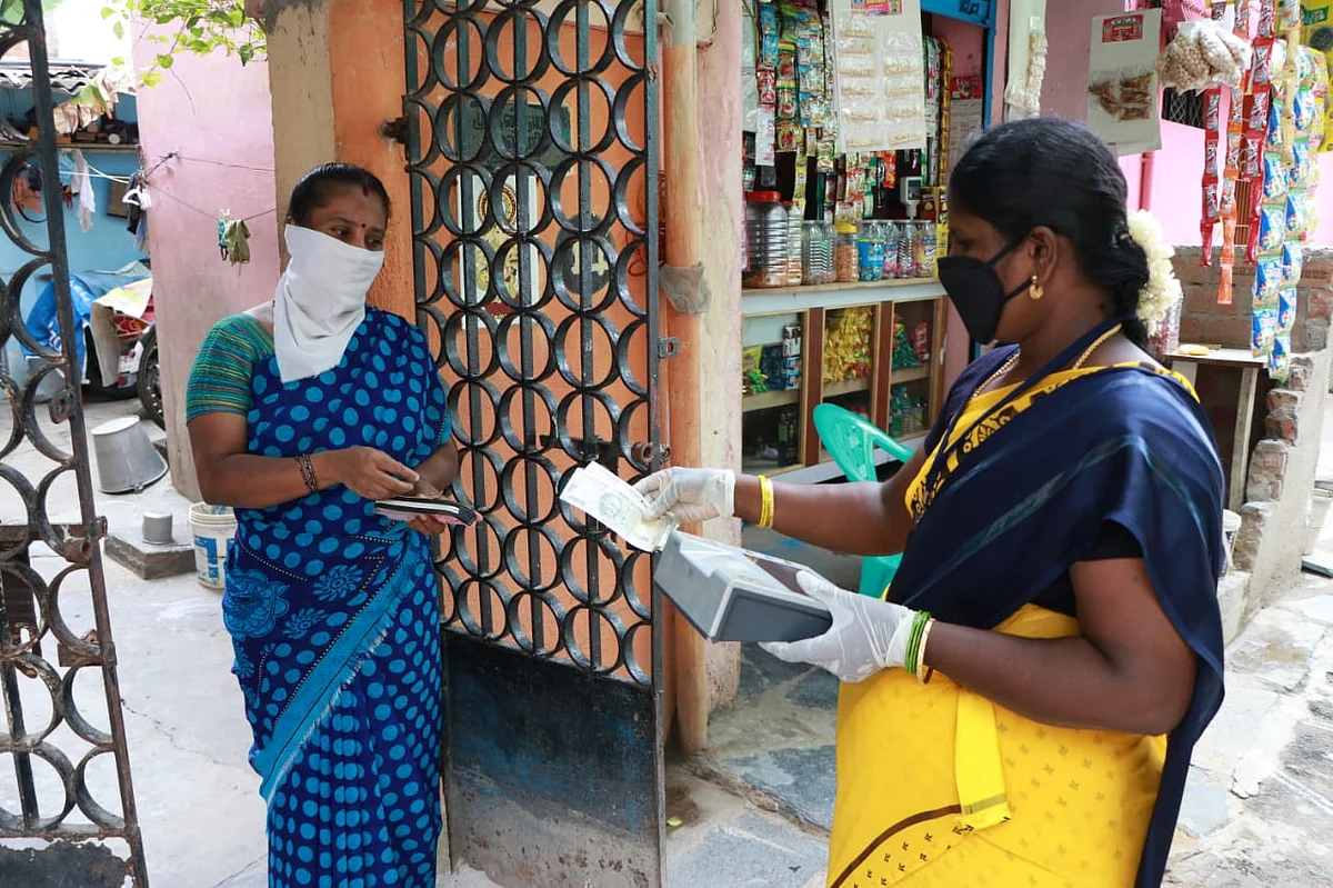 நியாய விலைக்கடை ஊழியர்கள்