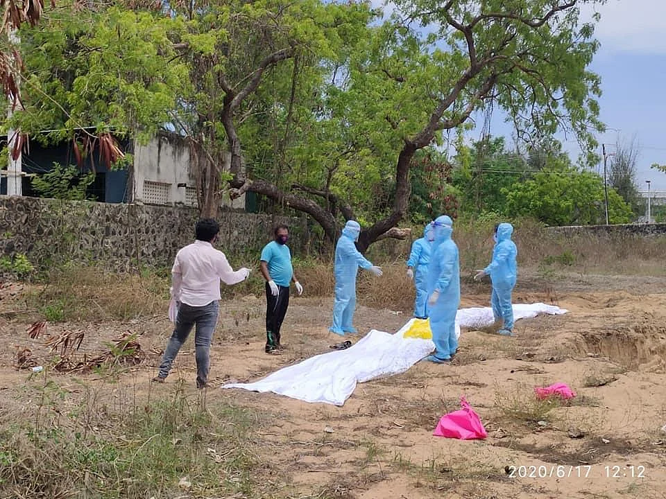 அடக்கம் செய்வதற்கு முன்