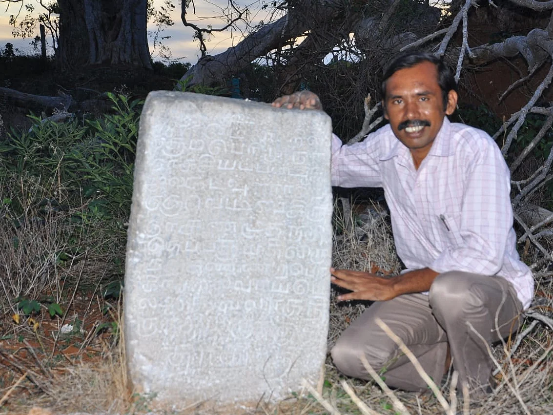 `13 வரிகள்; 2 அடி உயரம்... ஒன்றரை அடி அகலம்!’ - தாது பஞ்சகால சேதி சொல்லும் சிவகங்கை கல்வெட்டு