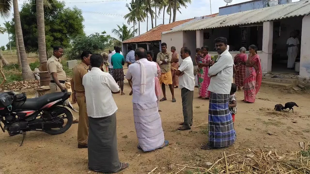 விசாரணை நடத்தும் காவலர்கள்