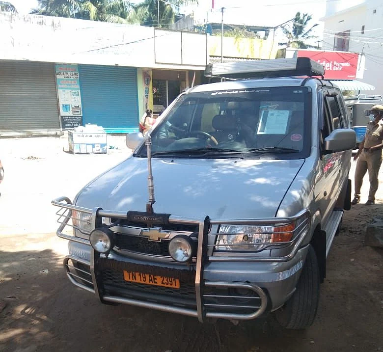 பறிமுதல்செய்யப்பட்ட கார்