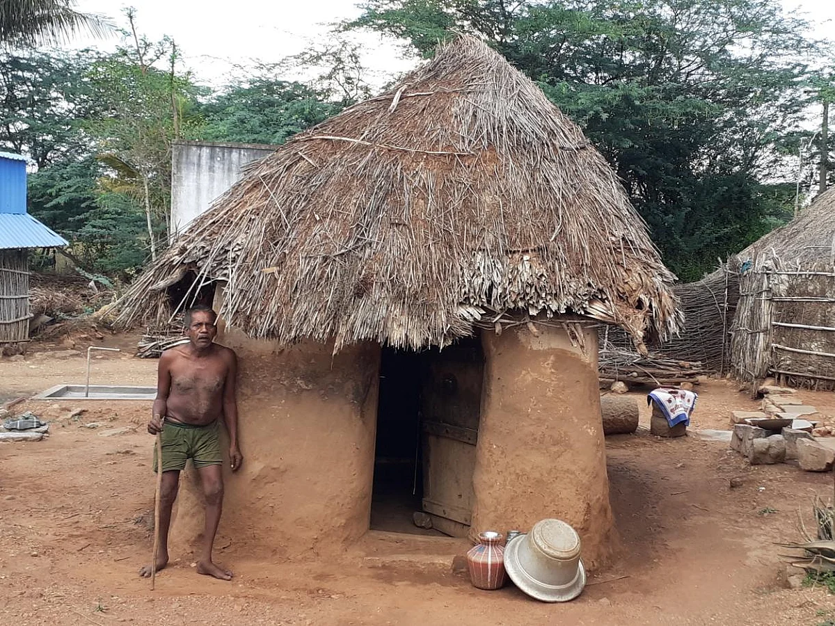 `மூணு வேளையும் முருங்கைக்கீரைதான் சாப்பாடு!’ - துயரத்தில் தவிக்கும் 70 வயது மாரியப்பன்
