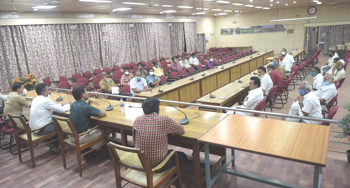 வணிகர்களுடன் கலந்தாய்வுக் கூட்டம்