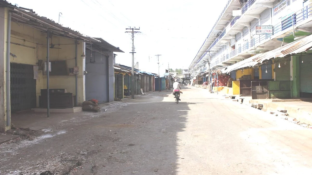 வெறிச்சோடி காணப்படும் வேலூர் மார்க்கெட்