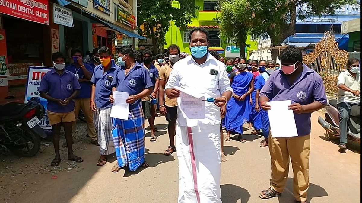 தூய்மைப் பணியாளர்களுடன் சதா.சிவக்குமார்