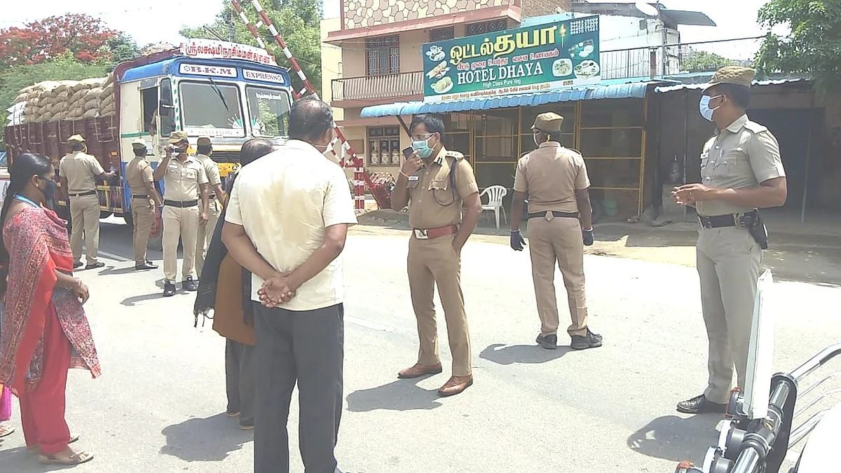 மாவட்ட எல்லையில் ஆய்வு செய்த எஸ்.பி பிரவேஷ்குமார்
