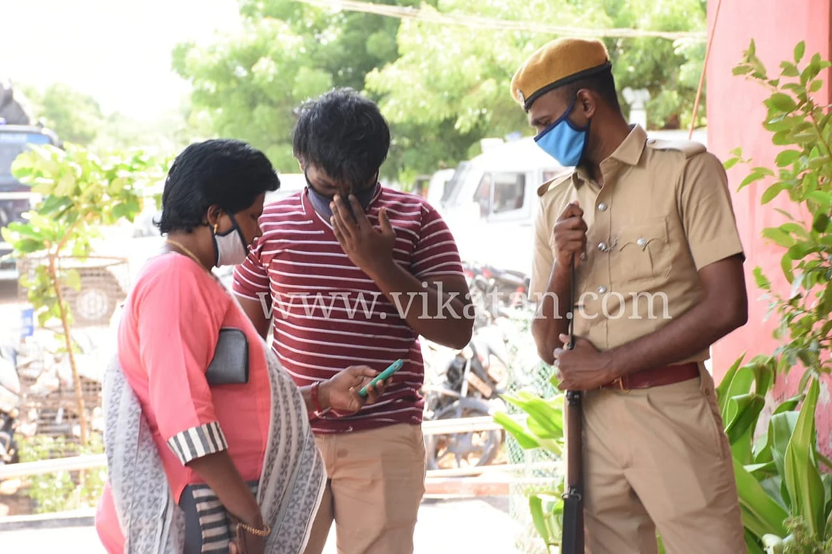 கொரோனா தன்னார்வலர்