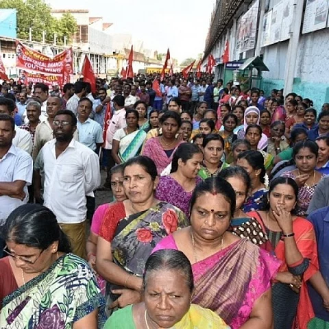 ரயில்வே தொழிலாளர்கள் போராட்டம்