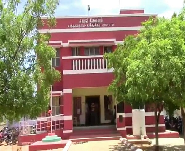 சாத்தான்குளம் காவல்நிலையம்