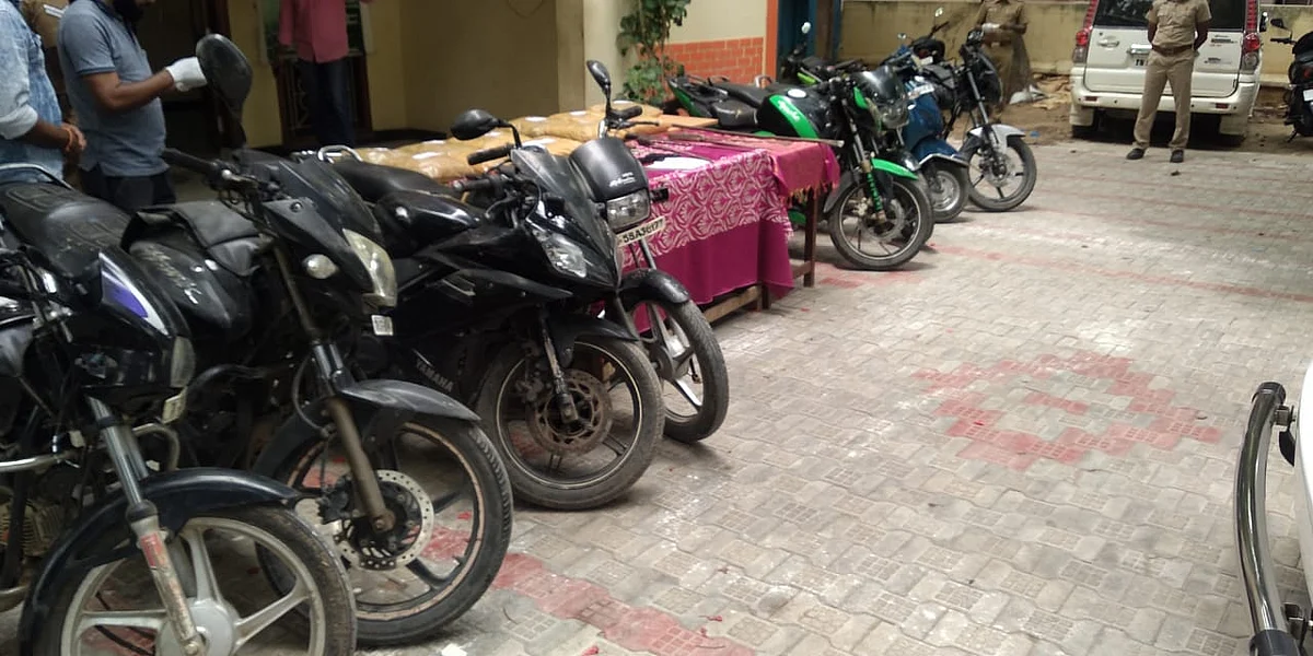 ரெளடியின் ஆயுதங்கள்