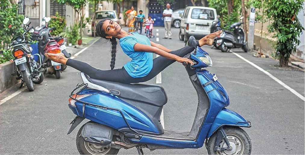 யோகாதான் என் மூச்சுக்காத்து! - 300 வகையில் அசத்தும் ஆர்த்தி