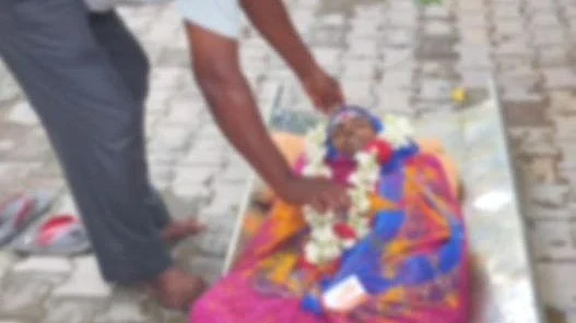 இளம்பெண் மாமுன் சடலம்