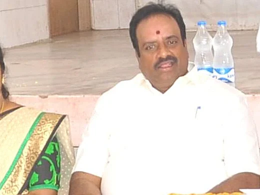 `அந்த அம்மாவுக்கு பெரிய பதவி; எனக்கு சின்ன பதவியா?’ - வேலூர் கட்சித் தாவல் காமெடி